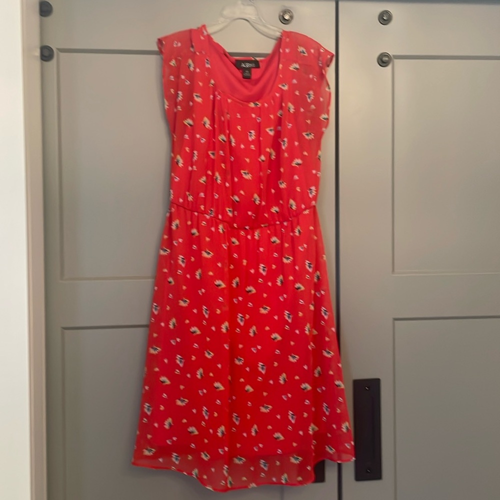 Red sleeveless mini dress. Lined. Fitted at waist
